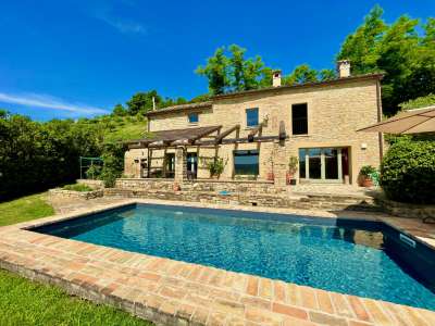 Authentic 3 bedroom Farmhouse for sale with countryside view in Penna San Giovanni, Marche