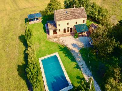 6 bedroom Farmhouse for sale with countryside view with Income Potential in Mogliano, Marche