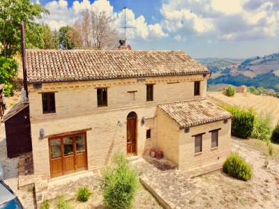 Renovated 4 bedroom Farmhouse for sale with countryside view in Mogliano, Marche
