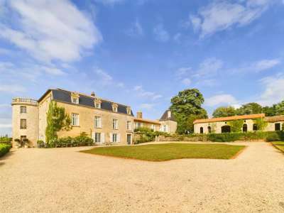 Renovated 7 bedroom Chateau for sale with countryside view in Niort, Poitou-Charentes