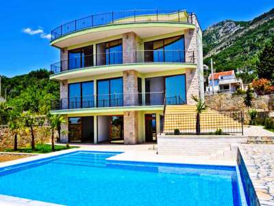 Spacious 5 bedroom Villa for sale with sea view in Zeleni Pojas, Coastal Montenegro